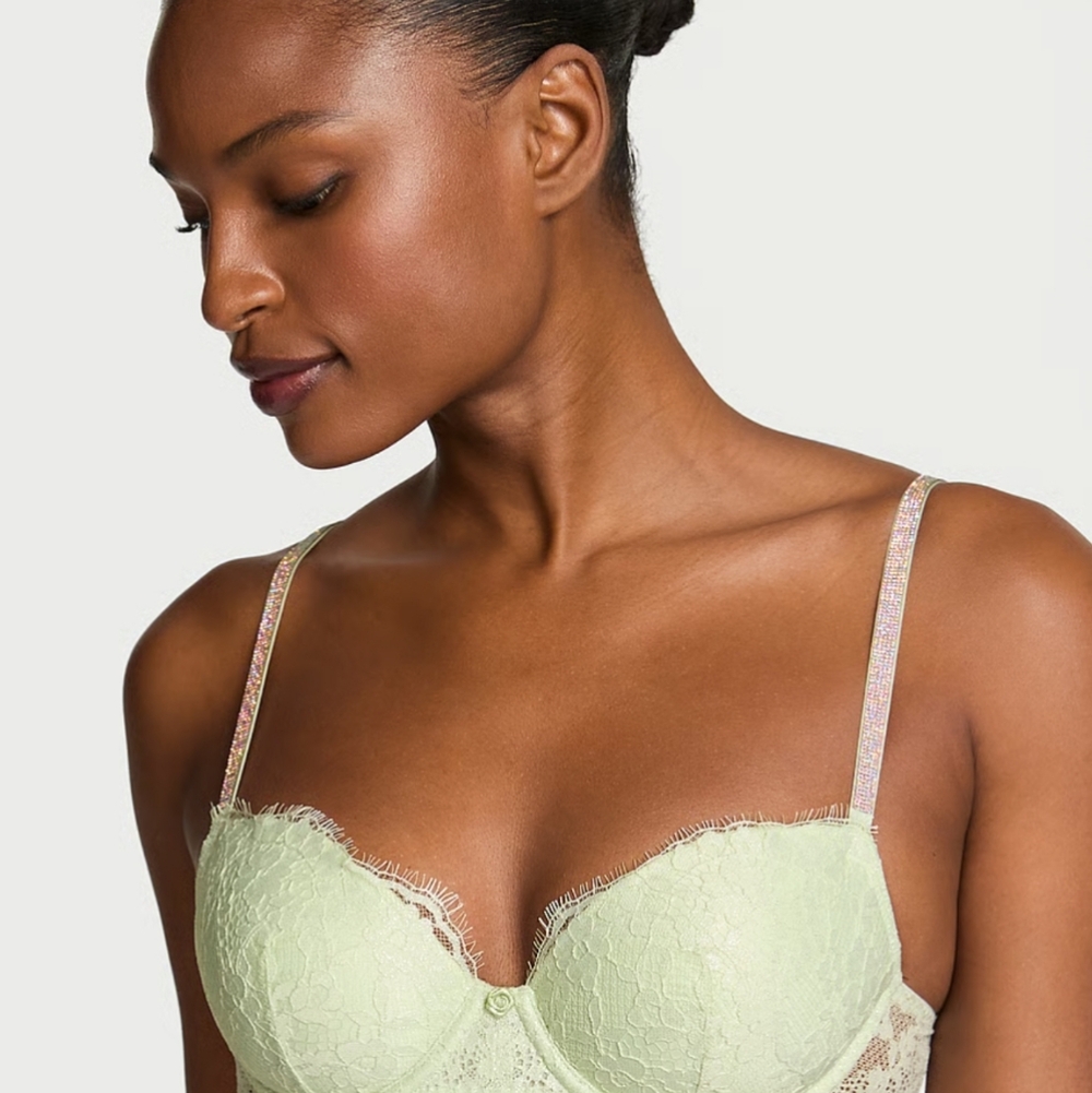•NWT• VS  mint/rhinestone bra